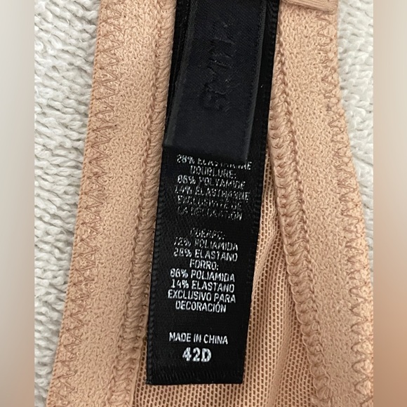 SKIMS 42D Underwire T shirt bra nude lightweight comfort support women’s - Picture 4 of 5